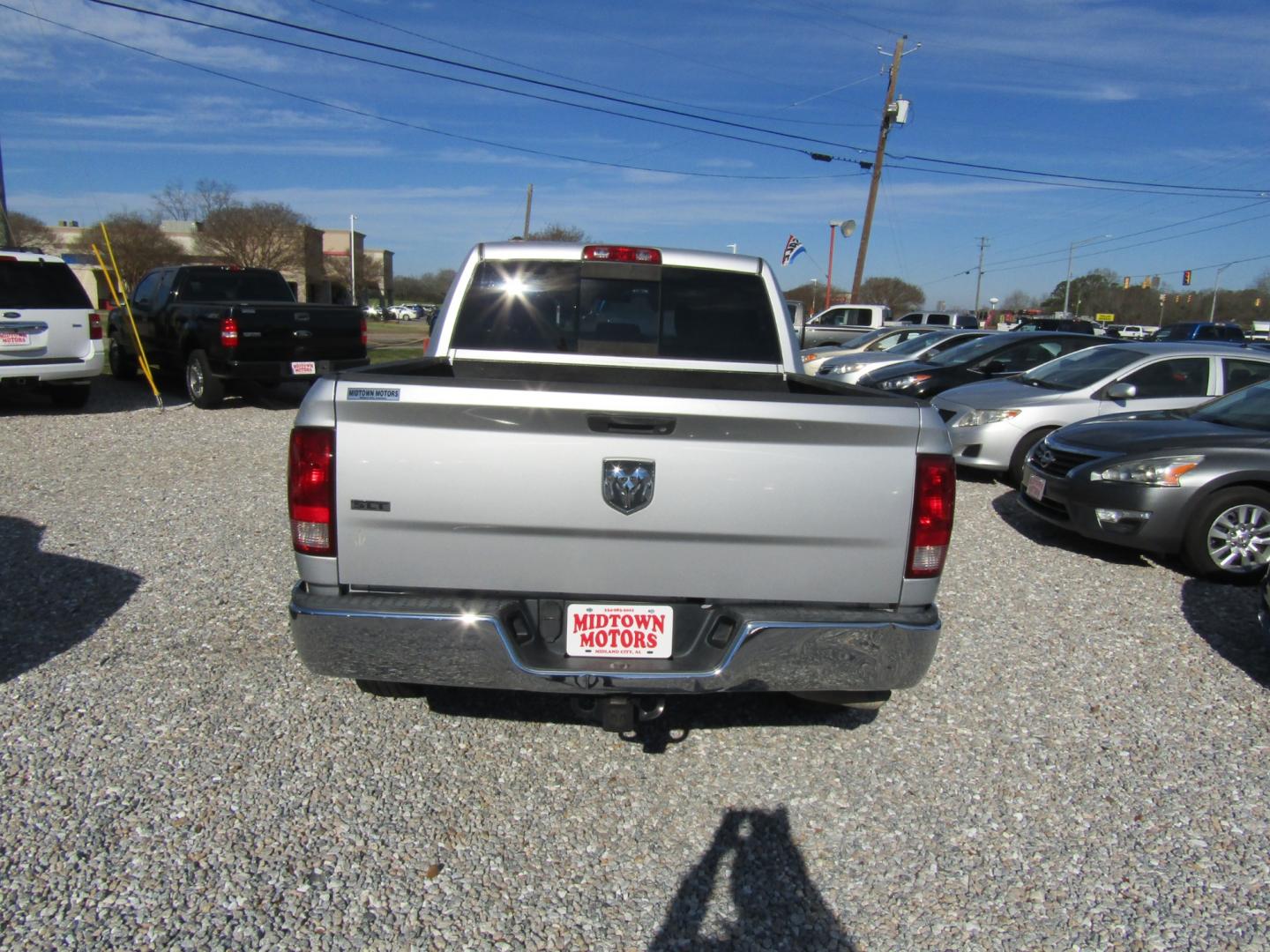 2013 Silver RAM 1500 SLT Crew Cab 2WD (1C6RR6LG9DS) with an 3.6L V6 engine, Automatic transmission, located at 15016 S Hwy 231, Midland City, AL, 36350, (334) 983-3001, 31.306210, -85.495277 - Photo#6